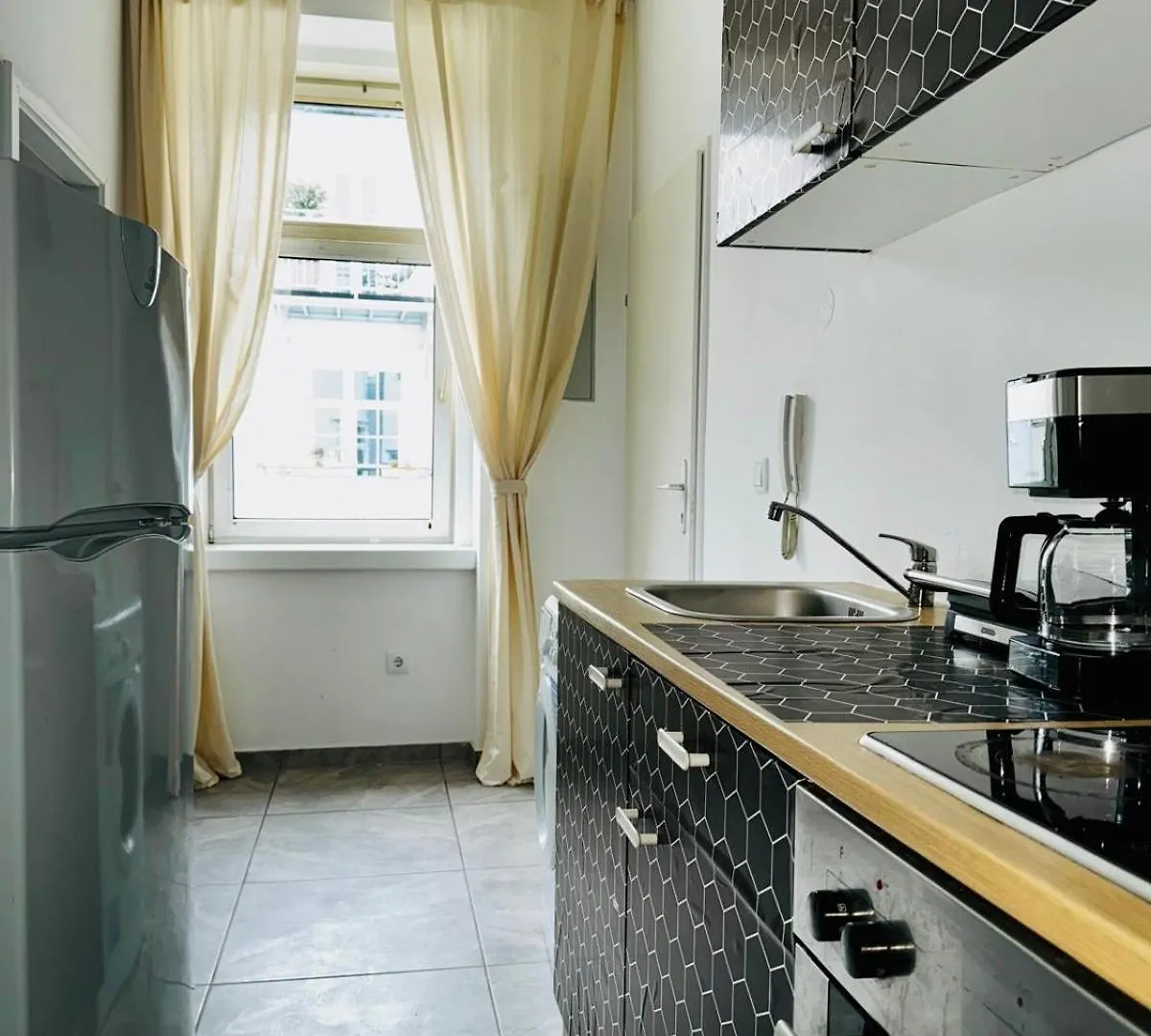 Stylih & Spacious Studio Close To Augarten Park Viyana Daire