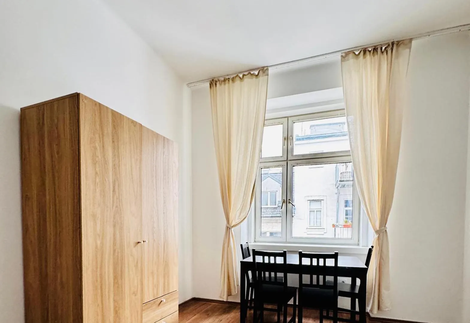 Apartment Stylih & Spacious Studio Close To Augarten Park Vienna